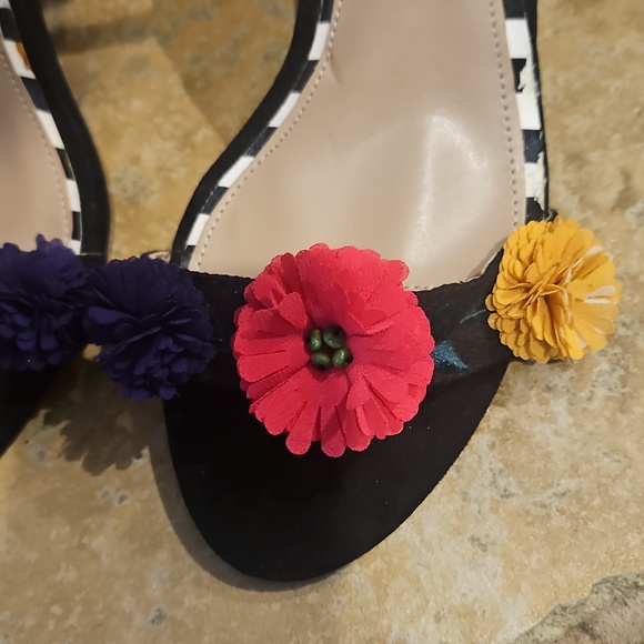 Betsey Johnson Ankle Strap Floral Heels Size 9B - Picture 5 of 12